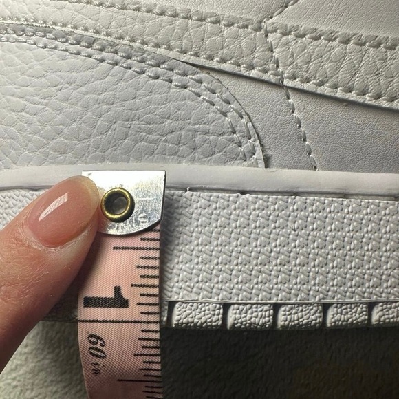 Nike Air Jordan Retro 1 Low GS Triple White Tumbled Leather Size 6Y 553560-130 - Picture 16 of 17